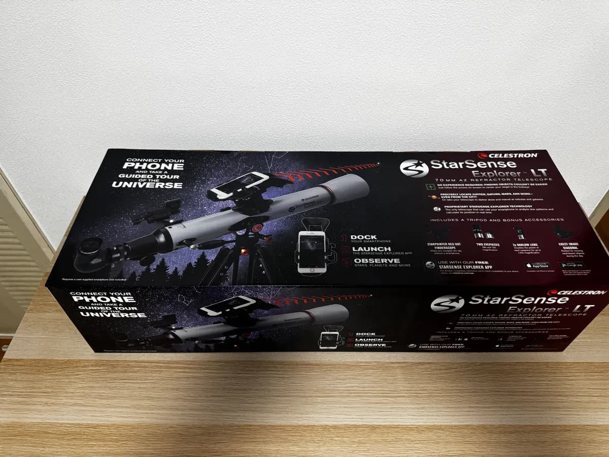 StarSense Explorer LT 70AZの化粧箱。望遠鏡とスマホが描かれている